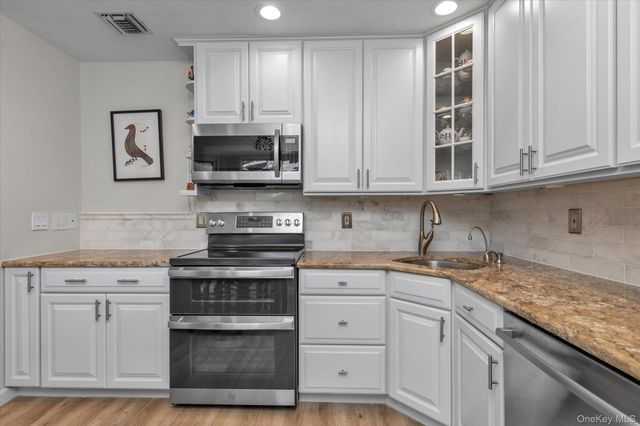 32 Ashley Circle, Commack, NY 11725