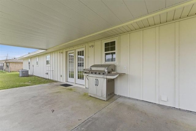 37 Eucaplytus Street, Sulphur, LA 70663