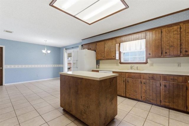 37 Eucaplytus Street, Sulphur, LA 70663