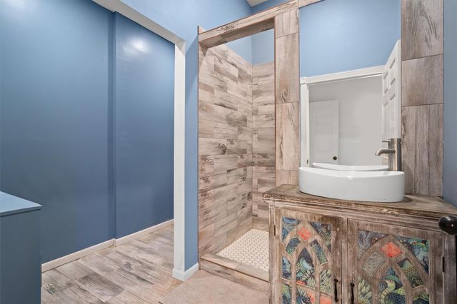 4992 Fm 1624, Lexington, TX 78947