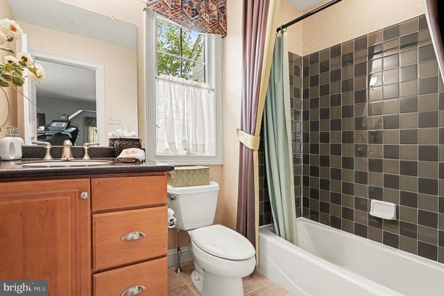 876 ASHBOURNE WAY, Schwenksville, PA 19473