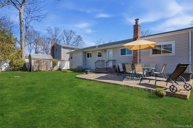 64 Avenue D, Holbrook, NY 11741