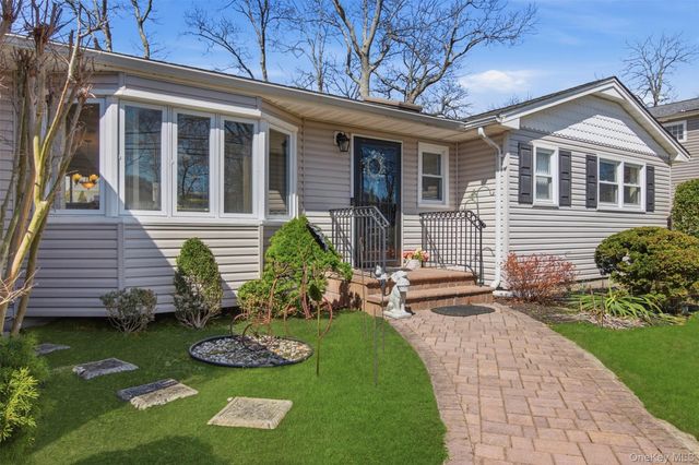 64 Avenue D, Holbrook, NY 11741