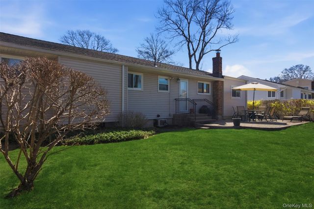 64 Avenue D, Holbrook, NY 11741
