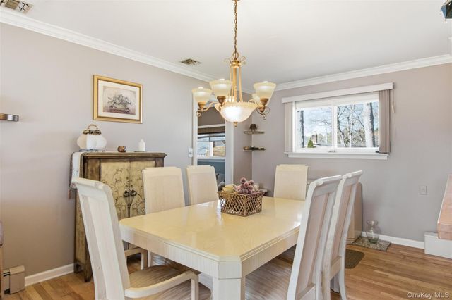 64 Avenue D, Holbrook, NY 11741