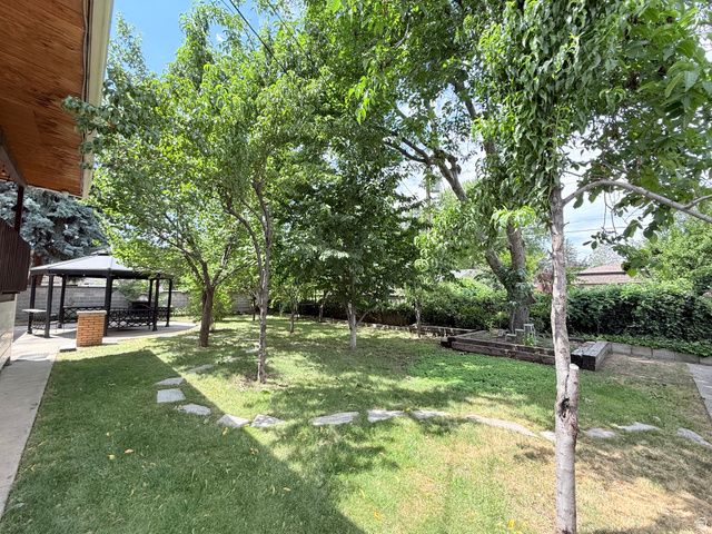 6246 S LORREEN DR, Murray, UT 84121
