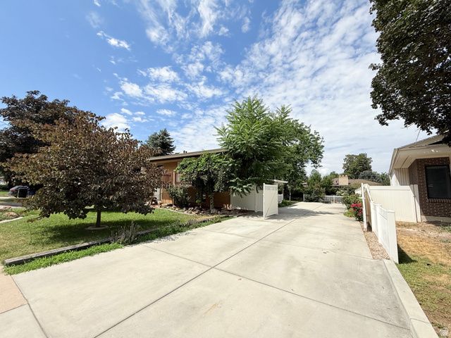 6246 S LORREEN DR, Murray, UT 84121