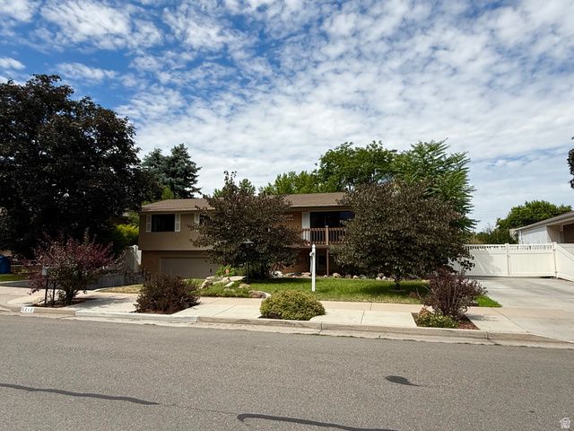 6246 S LORREEN DR, Murray, UT 84121