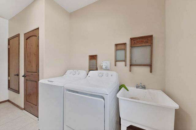 1521 Valley View Drive SW, Los Lunas, NM 87031