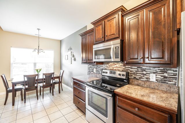 610 Indian Ridge Cir, White House, TN 37188