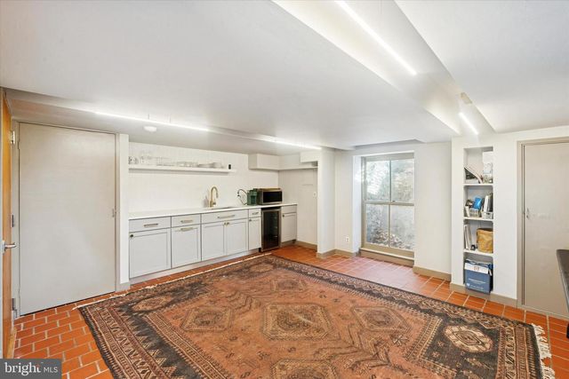 2101 LOMBARD ST, Philadelphia, PA 19146