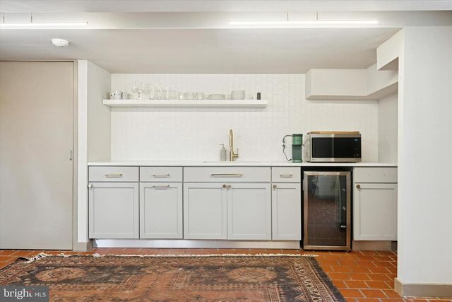 2101 LOMBARD ST, Philadelphia, PA 19146