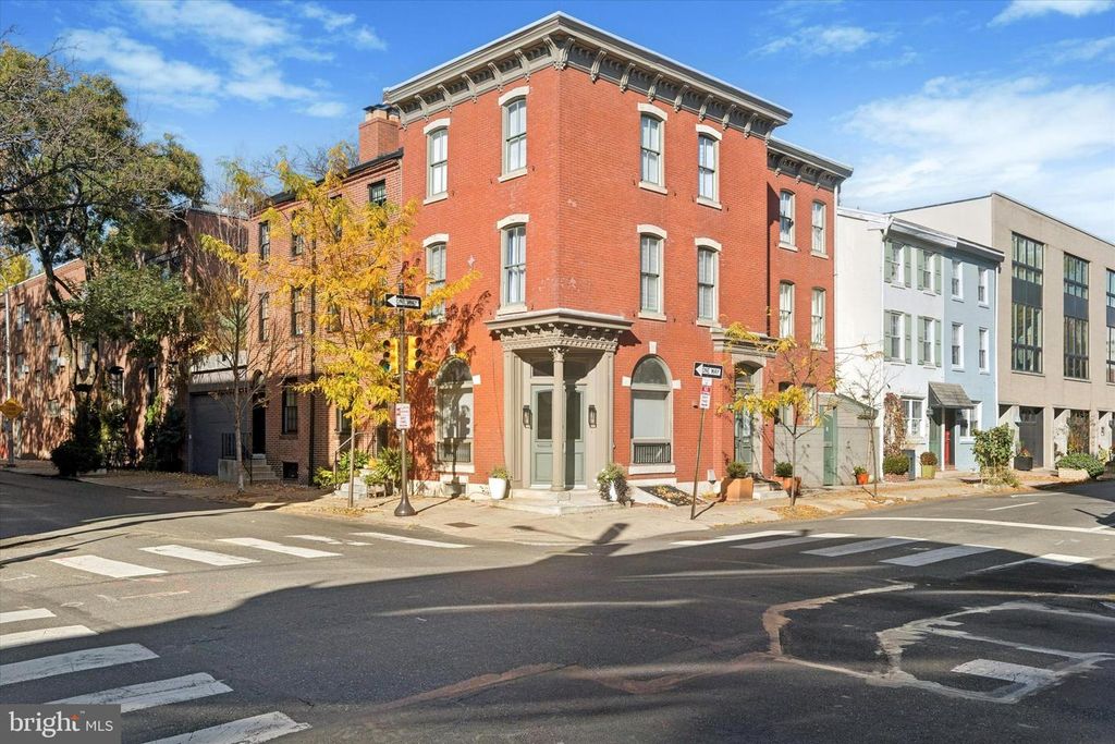 2101 LOMBARD ST, Philadelphia, PA 19146