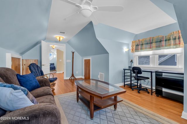 18 Meadow Avenue, Manasquan, NJ 08736