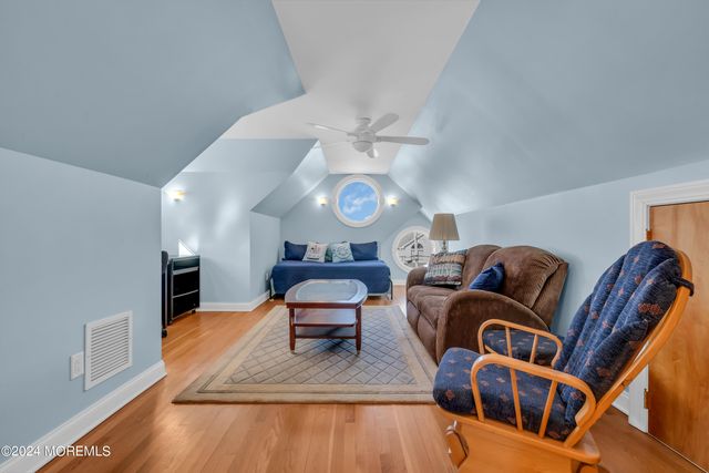 18 Meadow Avenue, Manasquan, NJ 08736