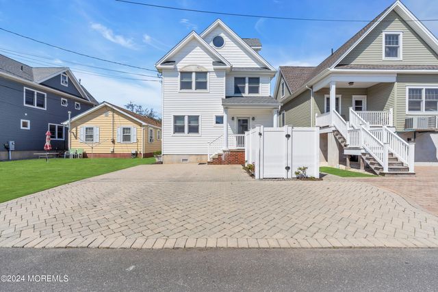 18 Meadow Avenue, Manasquan, NJ 08736