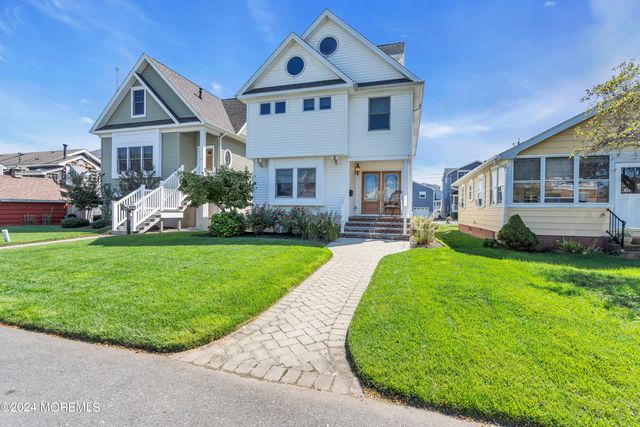 18 Meadow Avenue, Manasquan, NJ 08736