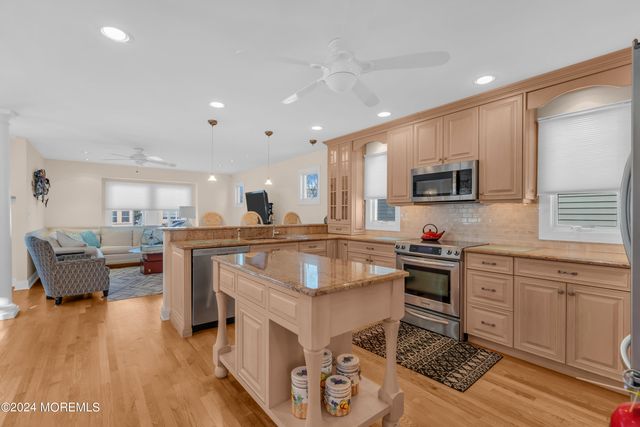 18 Meadow Avenue, Manasquan, NJ 08736