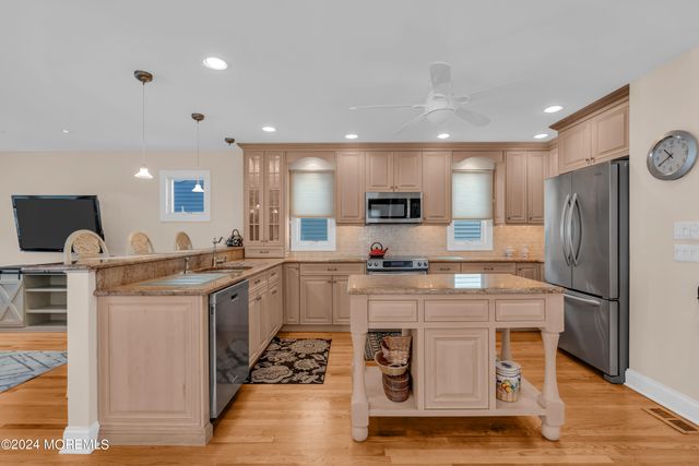 18 Meadow Avenue, Manasquan, NJ 08736