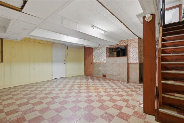 126 Columbia Dr, Pleasant Hills, PA 15236