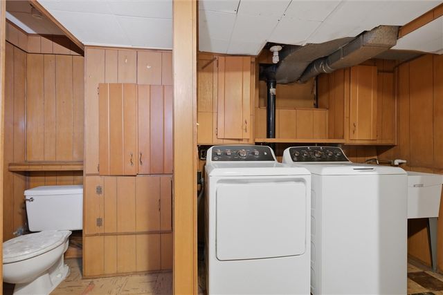 126 Columbia Dr, Pleasant Hills, PA 15236