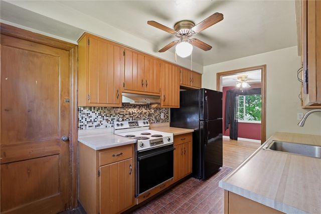 126 Columbia Dr, Pleasant Hills, PA 15236