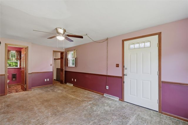 126 Columbia Dr, Pleasant Hills, PA 15236