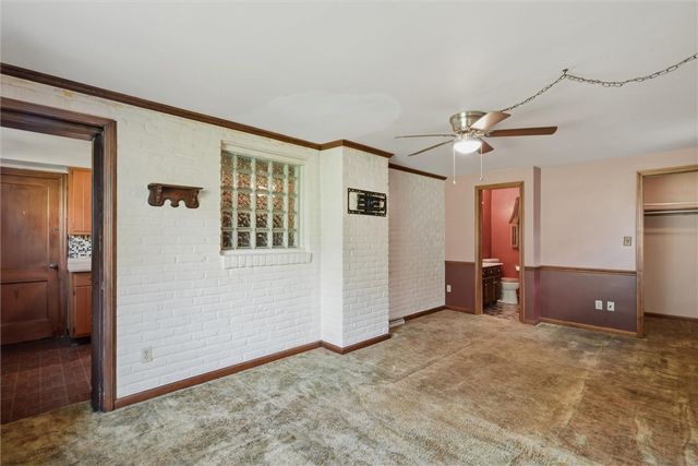 126 Columbia Dr, Pleasant Hills, PA 15236