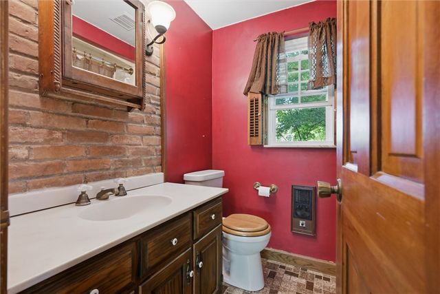 126 Columbia Dr, Pleasant Hills, PA 15236