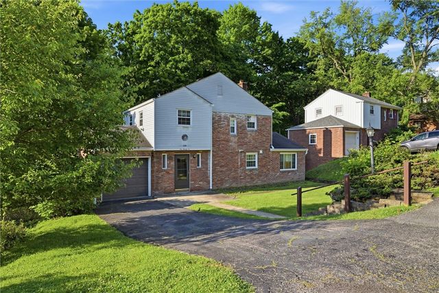 126 Columbia Dr, Pleasant Hills, PA 15236