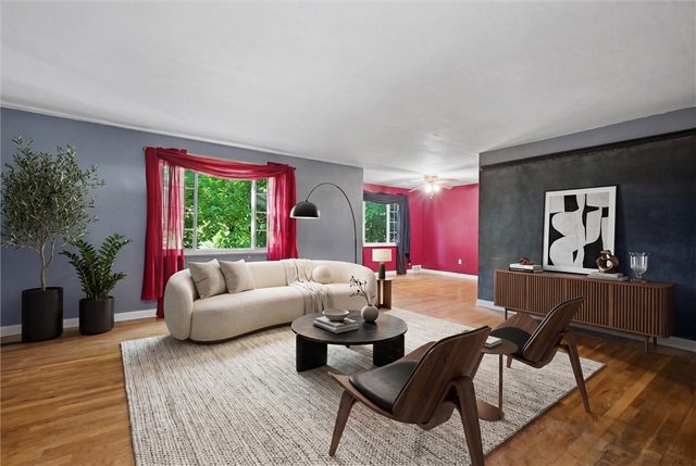 126 Columbia Dr, Pleasant Hills, PA 15236