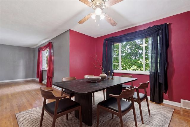 126 Columbia Dr, Pleasant Hills, PA 15236