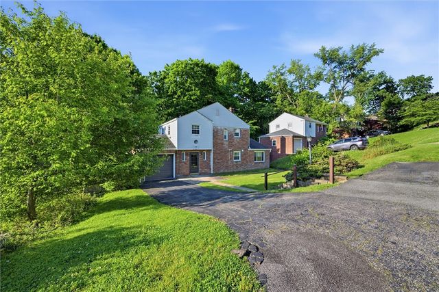 126 Columbia Dr, Pleasant Hills, PA 15236