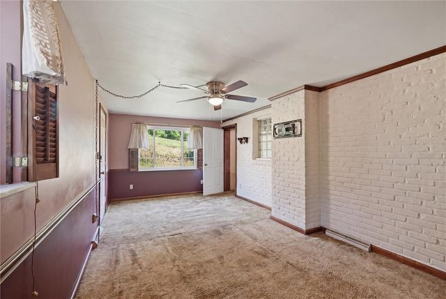 126 Columbia Dr, Pleasant Hills, PA 15236
