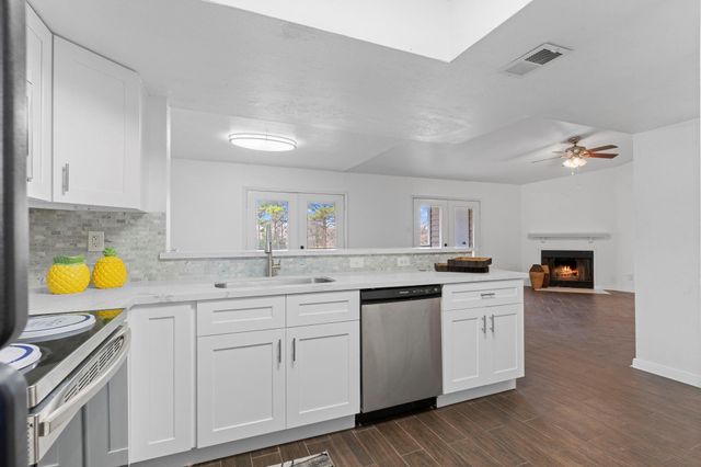 4444 Victory Drive Drive 1108, Houston, TX 77088