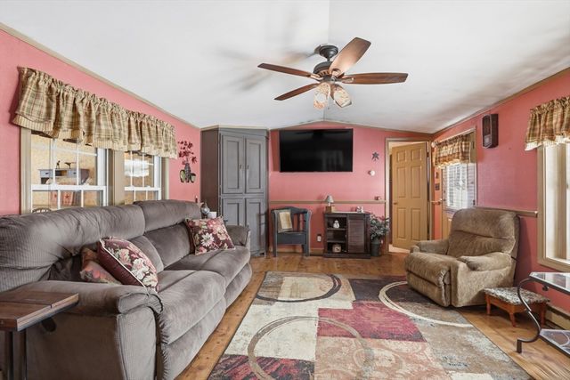 4 Rosemary St, Salem, NH 03079