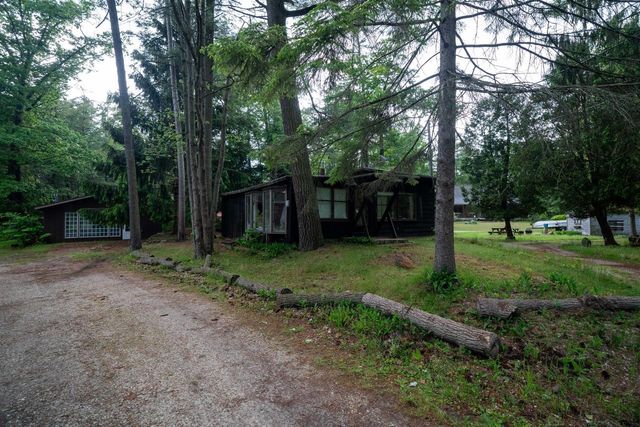 N2220 Foster ROAD S, Oostburg, WI 53070