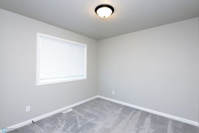 6850 Thomas Street, Horace, ND 58047