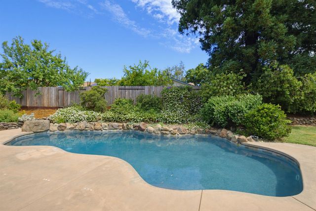 1102 Drake Ct, Roseville, CA 95661