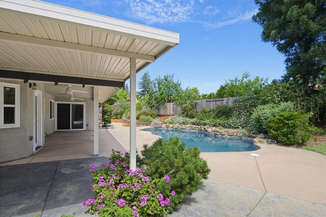 1102 Drake Ct, Roseville, CA 95661
