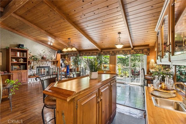 901 Nesthorn, Crestline, CA 92325