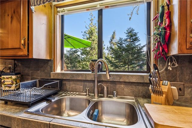 901 Nesthorn, Crestline, CA 92325