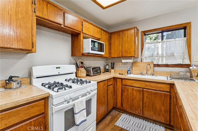 901 Nesthorn, Crestline, CA 92325