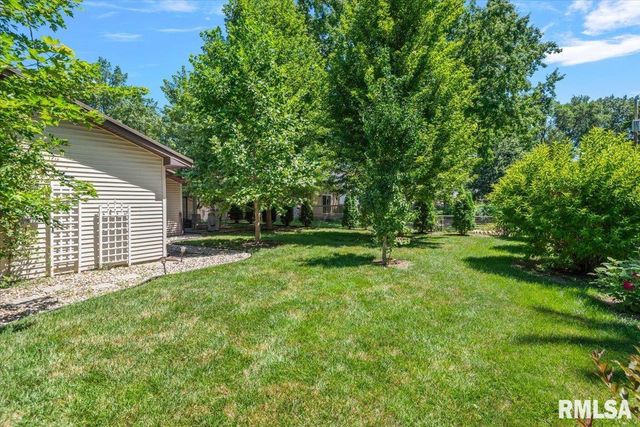 644 MAGNOLIA Drive, Chatham, IL 62629