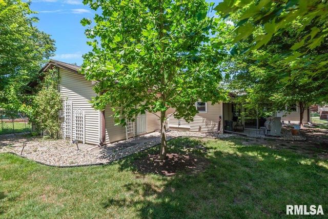 644 MAGNOLIA Drive, Chatham, IL 62629