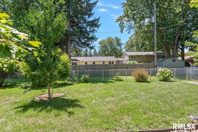 644 MAGNOLIA Drive, Chatham, IL 62629