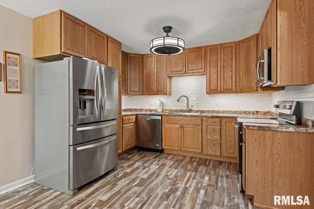 644 MAGNOLIA Drive, Chatham, IL 62629