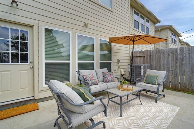 523 N 1st Street, La Porte, TX 77571