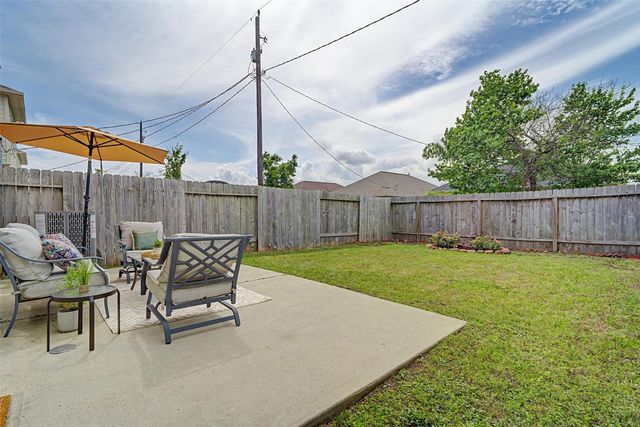 523 N 1st Street, La Porte, TX 77571