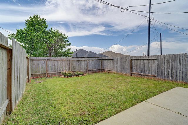 523 N 1st Street, La Porte, TX 77571